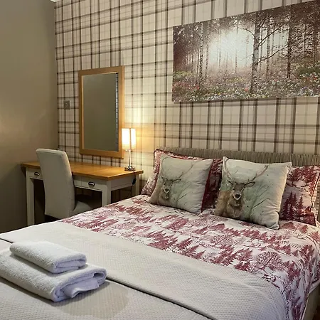 Little Connaught 2 Bed House Pet Friendly-2