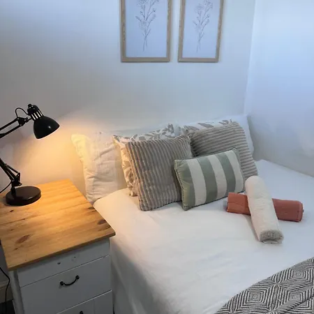 Cozy Budget Rooms Central Location-2