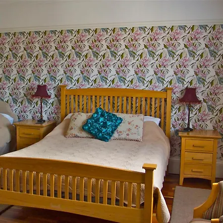 Acorn Guest House In Hull-2