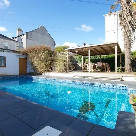 Spacious Town House With Swimming Pool-2
