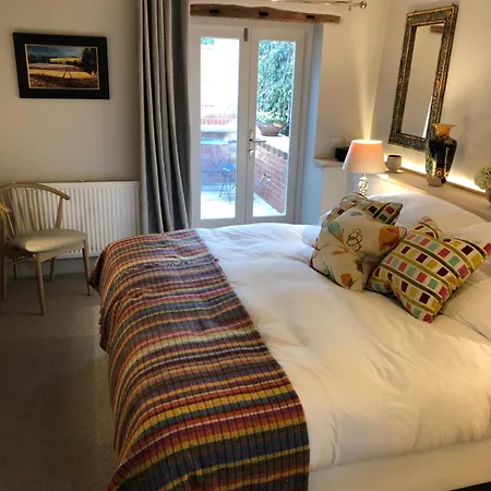 Thames Edge Rooms-3