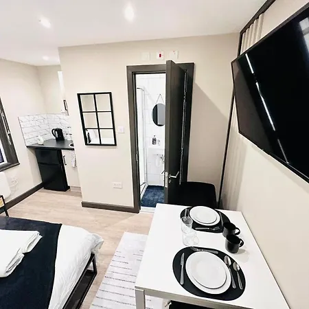 London 1 Central Studio Like A Hotel Room-2