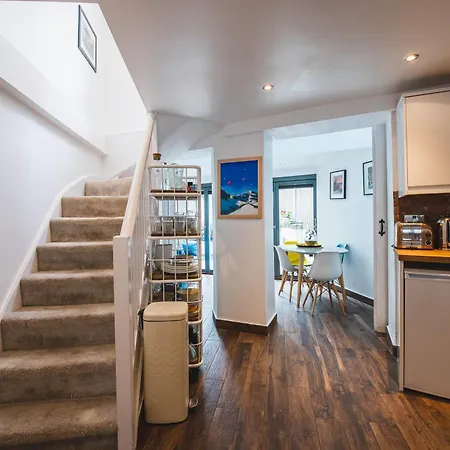 Pass The Keys - Modern & Stylish Garden Home In Islington-3