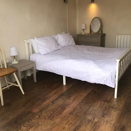 Bridport Garden Suite-3