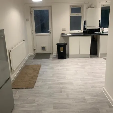 330 Leagrave-2