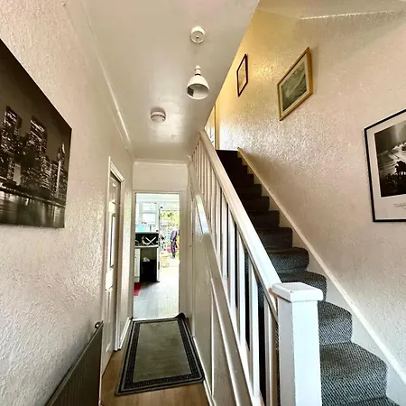 Whitechapel Lindley House R2-3