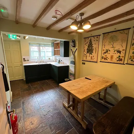 Beaumond Cross Inn-2