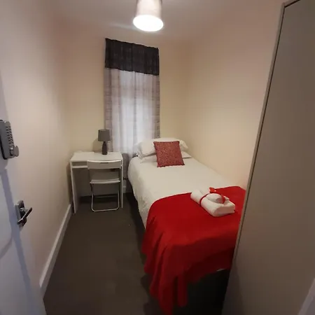 Matipa-Rise Guest House Southampton-2
