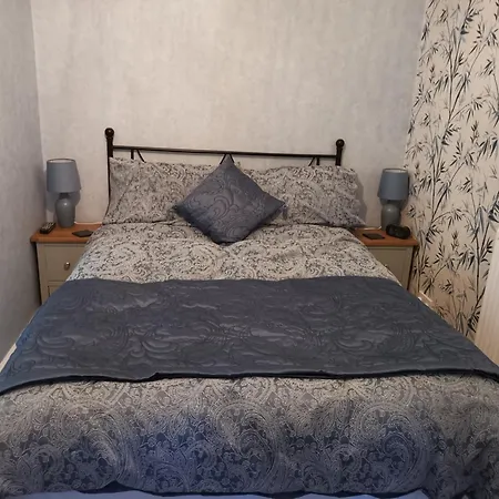 Brooklands Guest House-2