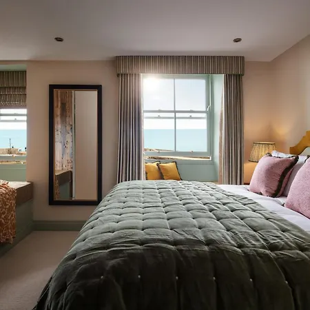 Pier House-3