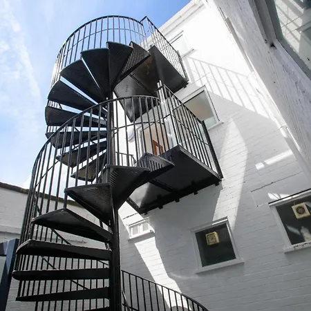 Superb City Center 2 Bed Apartment Free Wifi-3