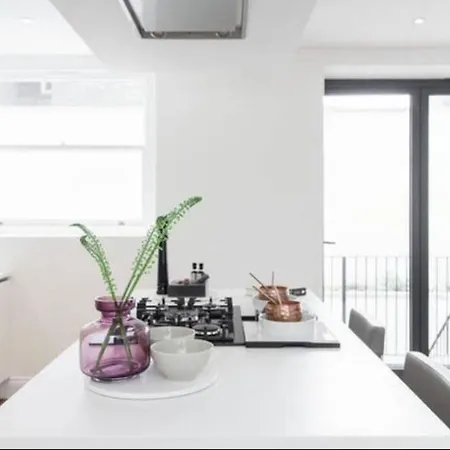 Large Three Bed Duplex Camden-3