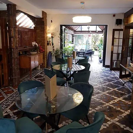 Madonna Halley Hotel-2