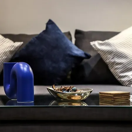 New- Modern 2Br Apt Wifi Sleep5 City Centre-3