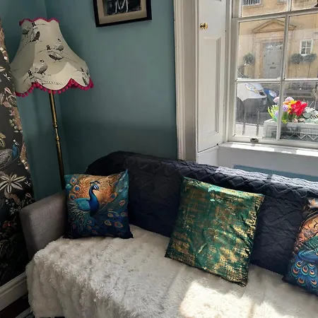 City Centre - Rivers Street, Quiet 2 Bed Ground Floor Georgian Garden Apartment-3