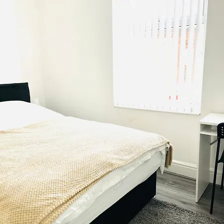 Room Near Anfield Stadium - Easy Check-In-2