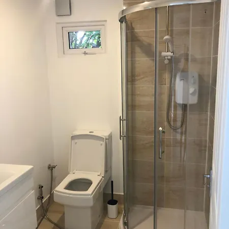 Wisteria En-Suite Guest Room-3