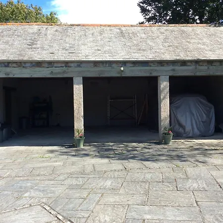 St Petroc'S Studio B&B-2