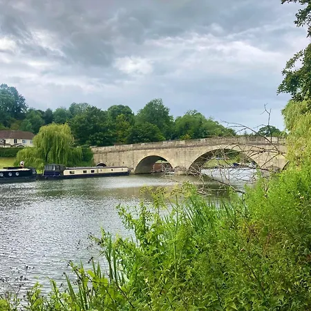 Shillingford Bridge Hotel-3