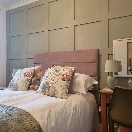 Montfort Cottage Guest House-3