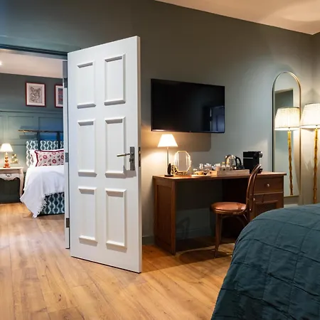 The Coat And Bear - A Heartwood Inn-2