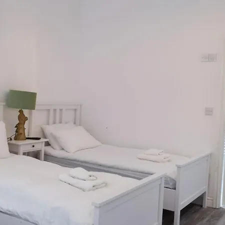 Citybreaks Rooms With Free Parking-2