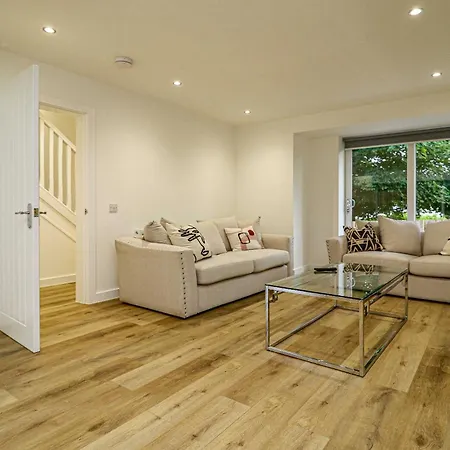 Wyndford Riverside House-3
