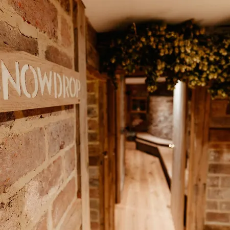 Lyde Court Country House-3