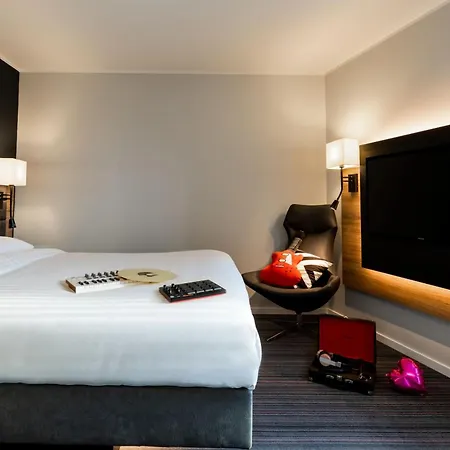 Moxy Glasgow Sec-3