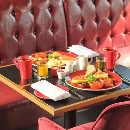 Radisson Red London Gatwick Airport-3
