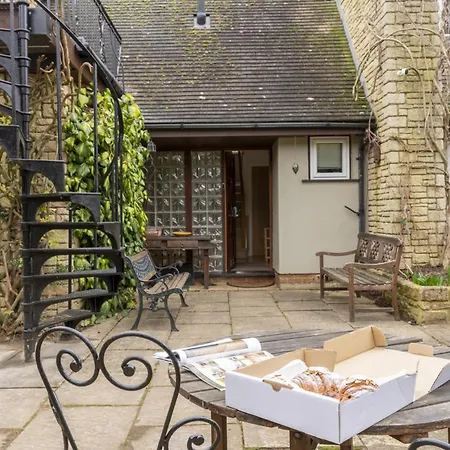 Sandford Meadow Guest House-3