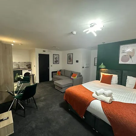 Under New Management - Contractor Friendly - Premium Studio Apartments - Free Parking - Sofa Beds - Sky Tv - Full Kitchen - Washer Dryer - Wifi-3
