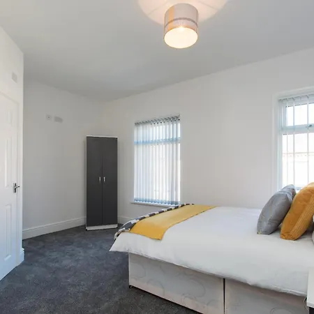 Townhouse @ 58 Brooklyn St - Crewe-2