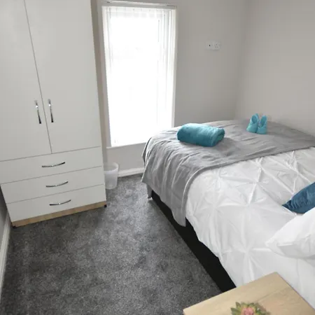 Townhouse @ 32 Penkhull New Road Stoke-2