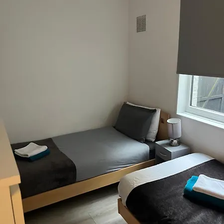 City Beach Airbnb Southend On Sea,-2