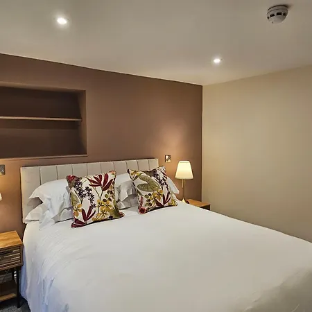 Georges Place-3