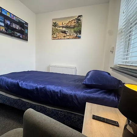 Gate Lodge - Private En-Suite Rooms, Kings Lynn, Central Location-2