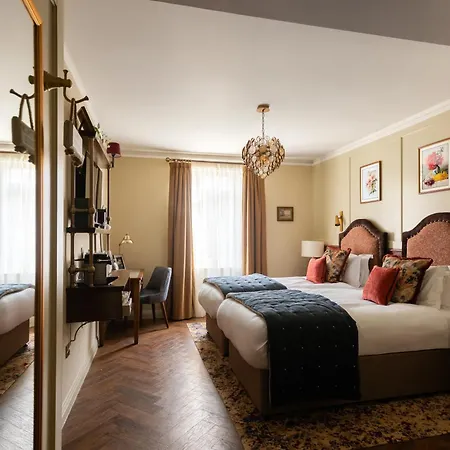 Coach & Horses Hotel-3