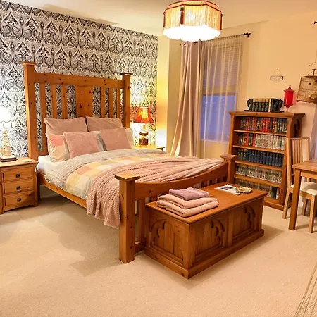 Upton Country Park Guest House-2