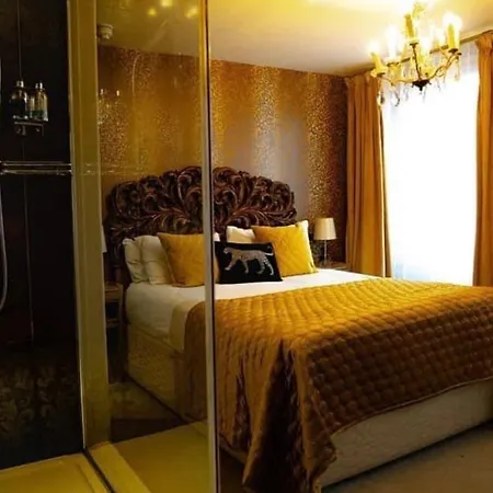 Oyo The Townhouse-3