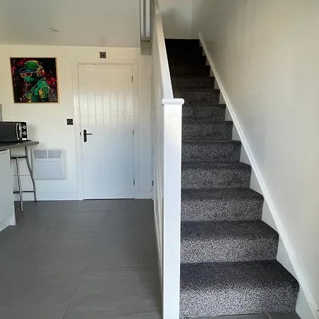 Welcome Rooms 55B- Self Check-In Whole Apartment Fully Refurbished-3