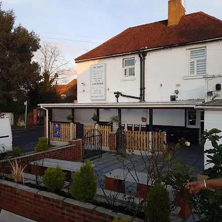 Swan Inn, Heathrow Airport-2