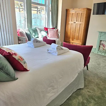 Hermosa Guest House-2