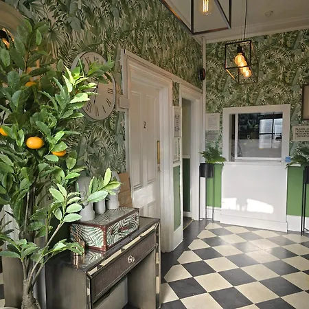 Avis Hotel-2
