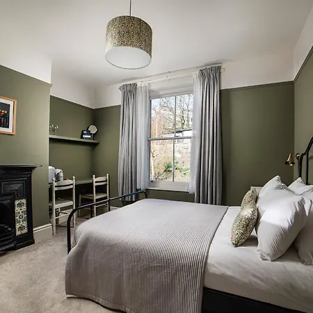 Riversdale House Bed & Breakfast-3