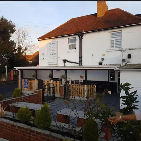 Swan Inn, Heathrow Airport-3