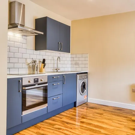 Spacious City Center 2 Bed Apartment Free Wifi-3