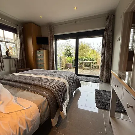 Downton Lodge Country Bed And Breakfast And; Self Catering-2
