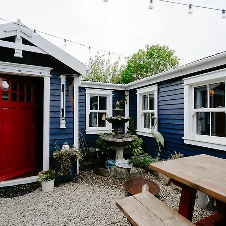 Sheddington Manor - 2 Bedroom Guest House & Cinema-2