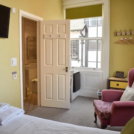 Grosvenor Place Guest House-3